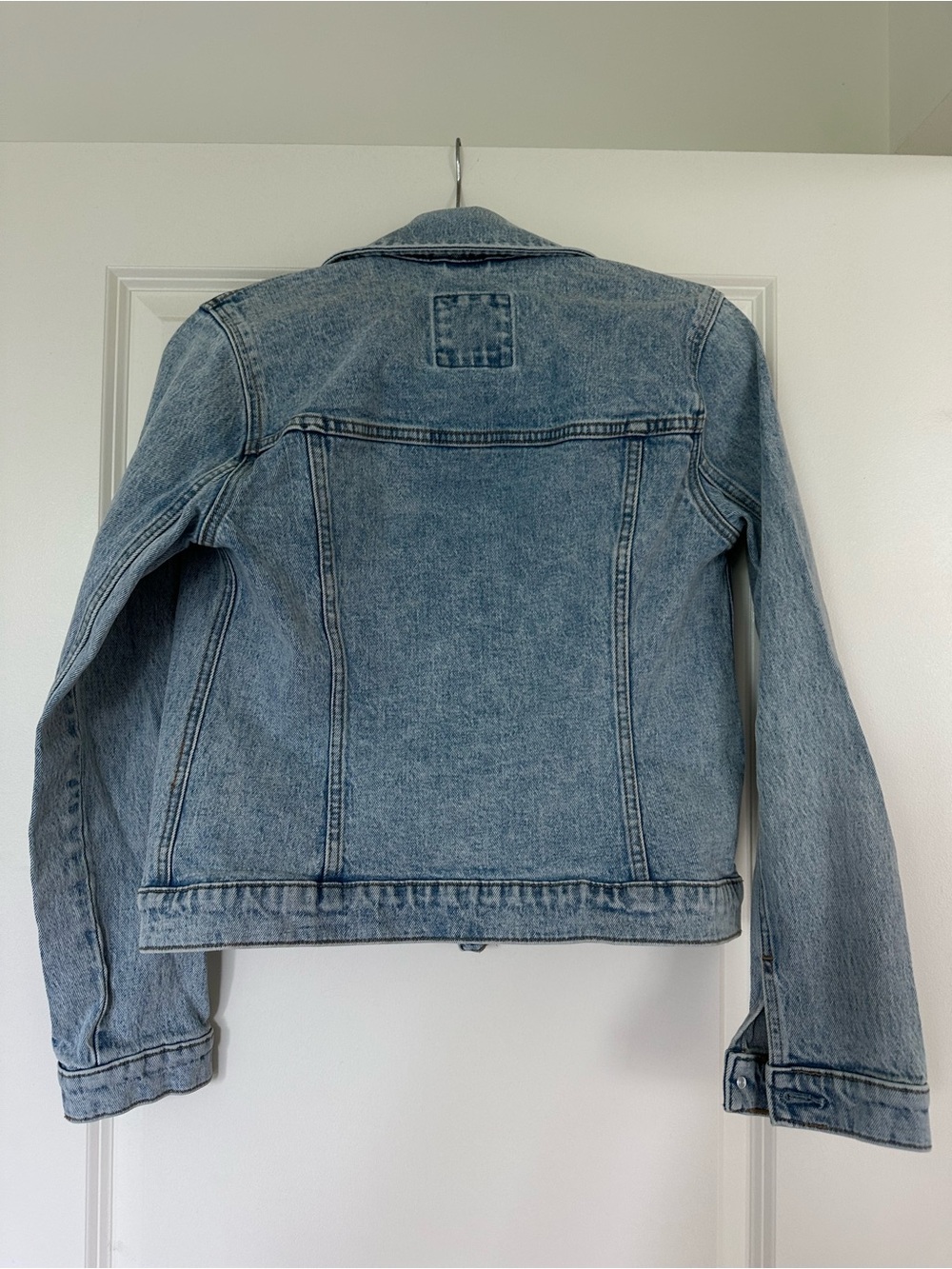 Abercrombie & Fitch Light Wash Fitted Denim Jacket - Picture 2 of 2